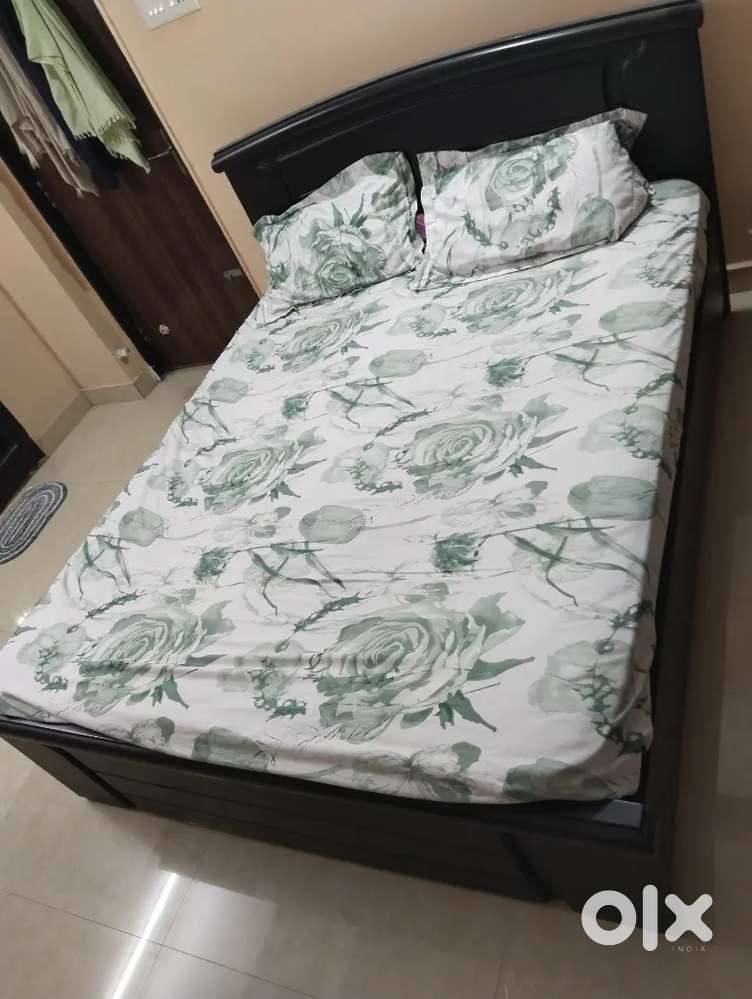Qween size cot with mattress