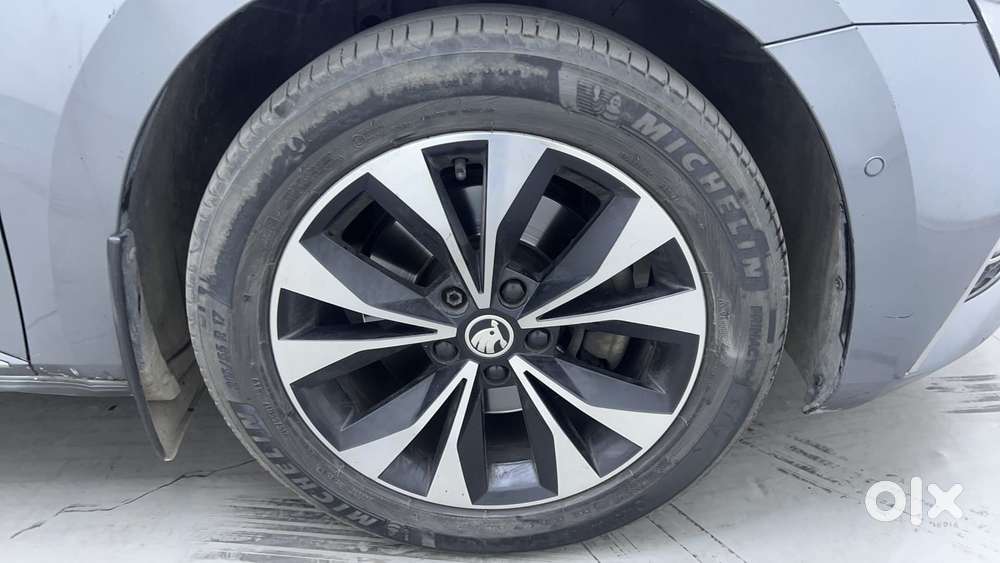 Skoda Superb L&k 1.8 Tsi At, 2022, Petrol