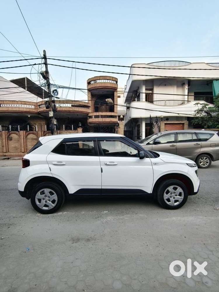 Hyundai Venue E, 2021, Petrol