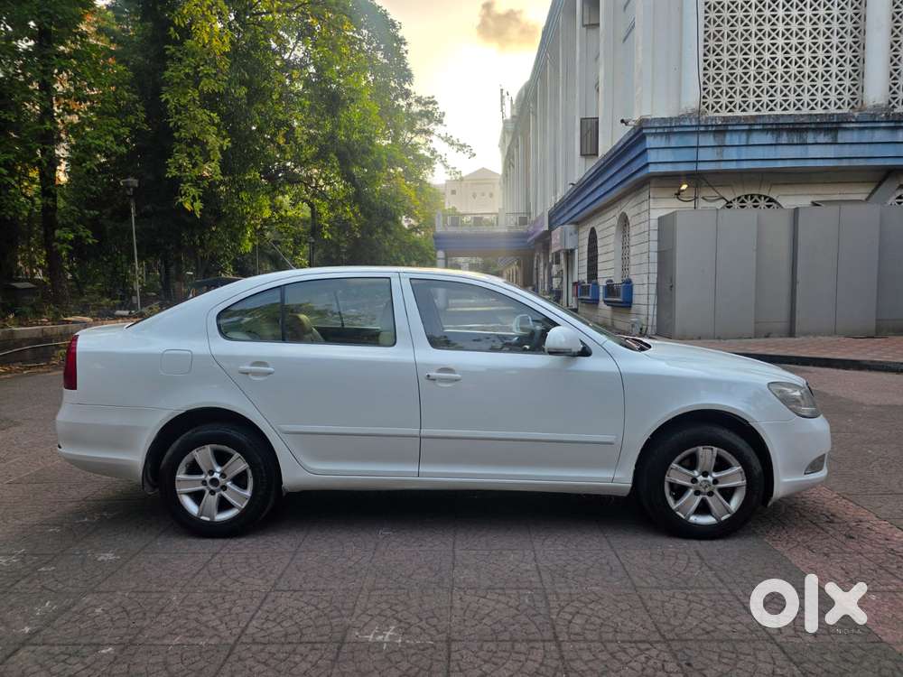 Skoda Laura Ambiente 2.0 Tdi Cr Manual, 2011, Diesel