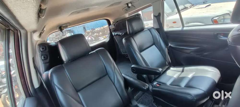 Toyota Innova Crysta G