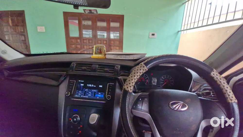Mahindra Kuv 100