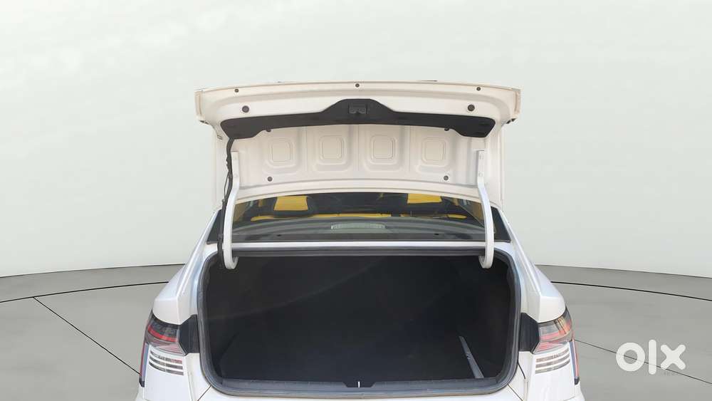 Hyundai Verna 1.5 Mpi Mt Sx (o), 2024, Petrol