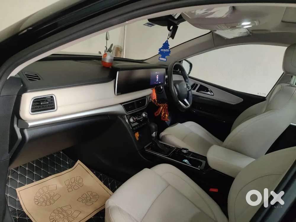 Mahindra Xuv700 2022 Petrol 27000 Km Driven