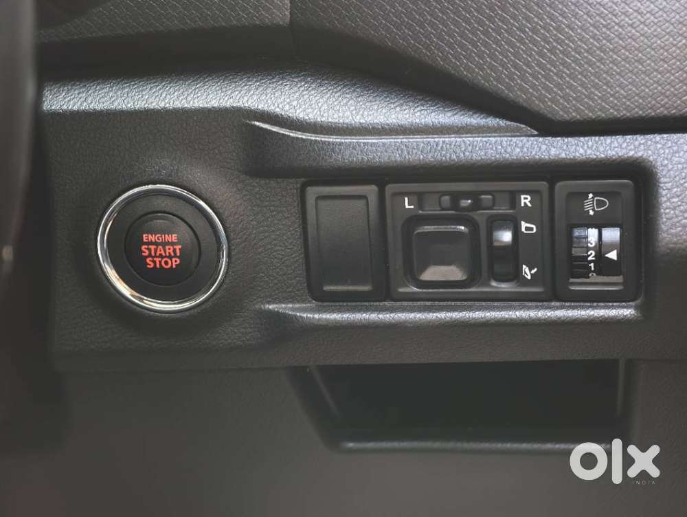 Maruti Suzuki Brezza 1.5 Zxi Smart Hybrid Dual Tone, 2021, Petrol
