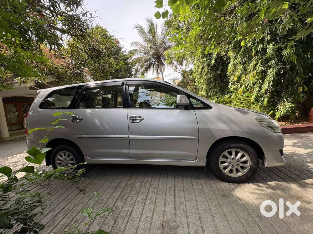 Toyota Innova 2.5 V Diesel  2013  7 Seater  Well Maintained  Kl Re