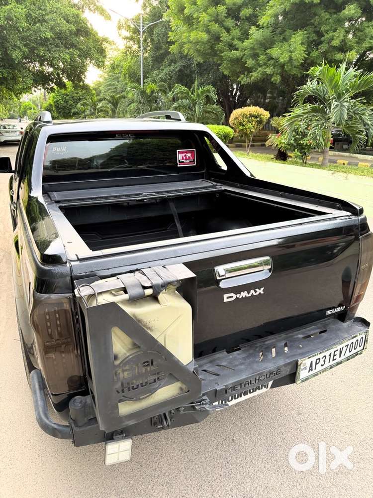 2019 Isuzu D-max V-cross 4x4  68,500 Km  Single Owner