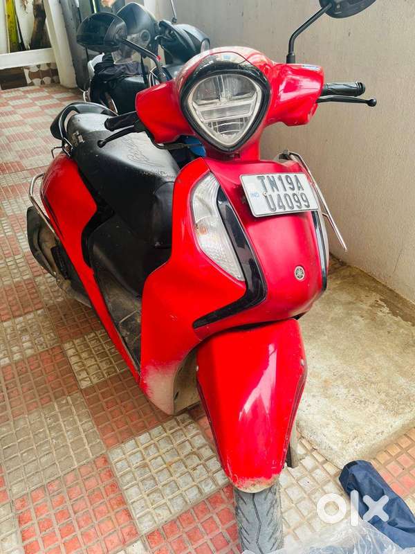 Fascino 125 vivid red disc