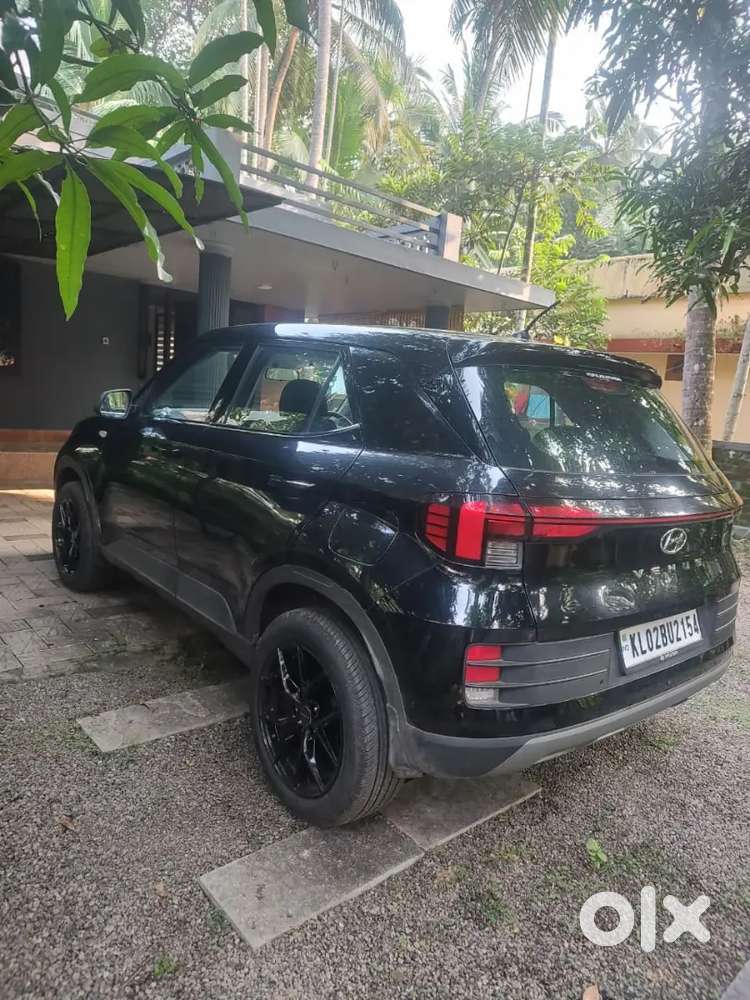 Hyundai Venue 2023 Petrol Well Maintained