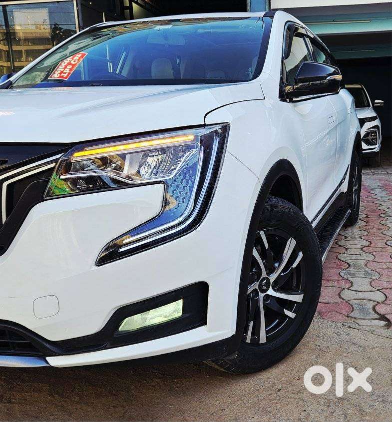 Mahindra Xuv700 2.0 Ax 5 Petrol Mt 7 Str, 2022, Petrol