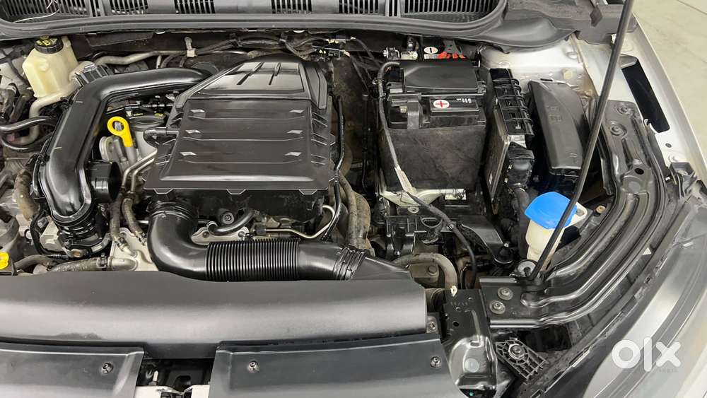 Skoda Slavia Ambition 1.0l Tsi At, 2022, Petrol