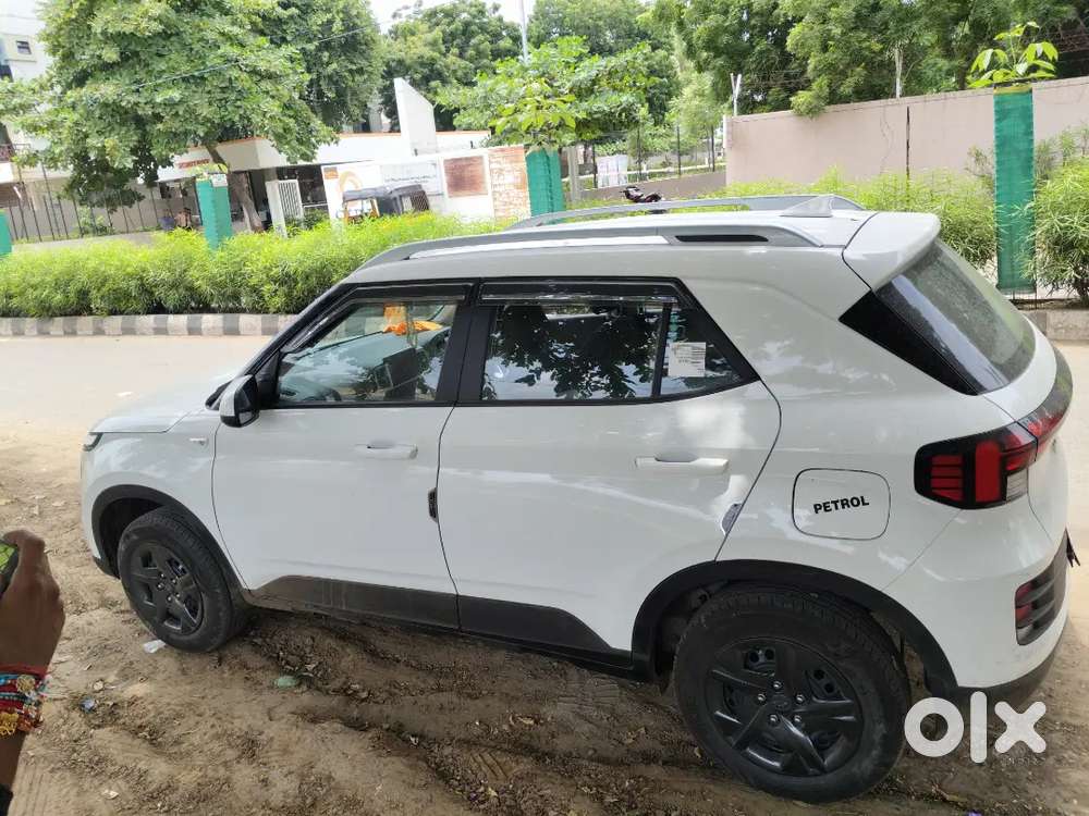 Hyundai Venue 2024 Petrol 11000 Km Driven