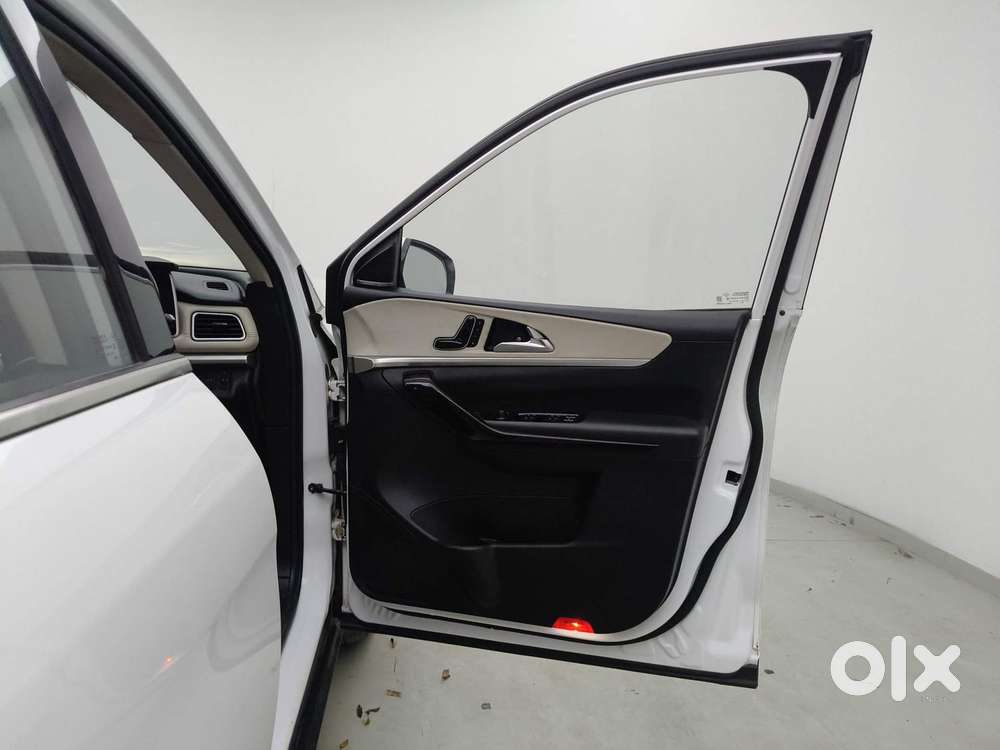 Mahindra Xuv700 2.0 Ax 7 Petrol At Luxury Pack Str, 2023, Petrol
