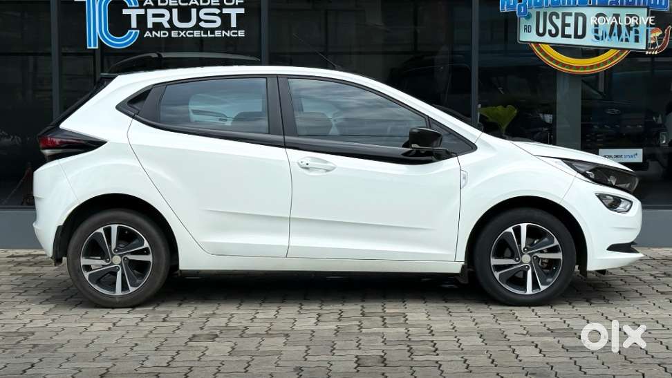 Tata Altroz, 2022, Petrol