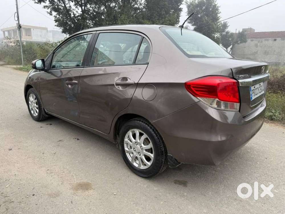 Honda Amaze, 2015