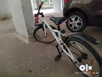 Btwin cycle white discount colour