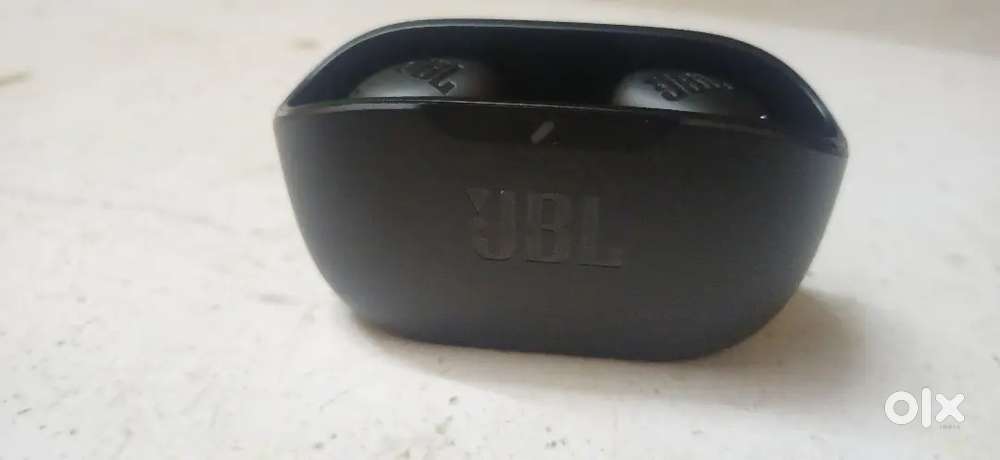 JBL Wave ear buds 4 days old and one year warranty