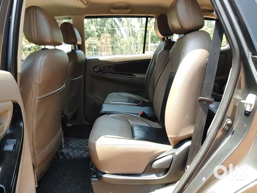 Toyota Innova Dec 2015 Model Diesel 128628 Km Driven