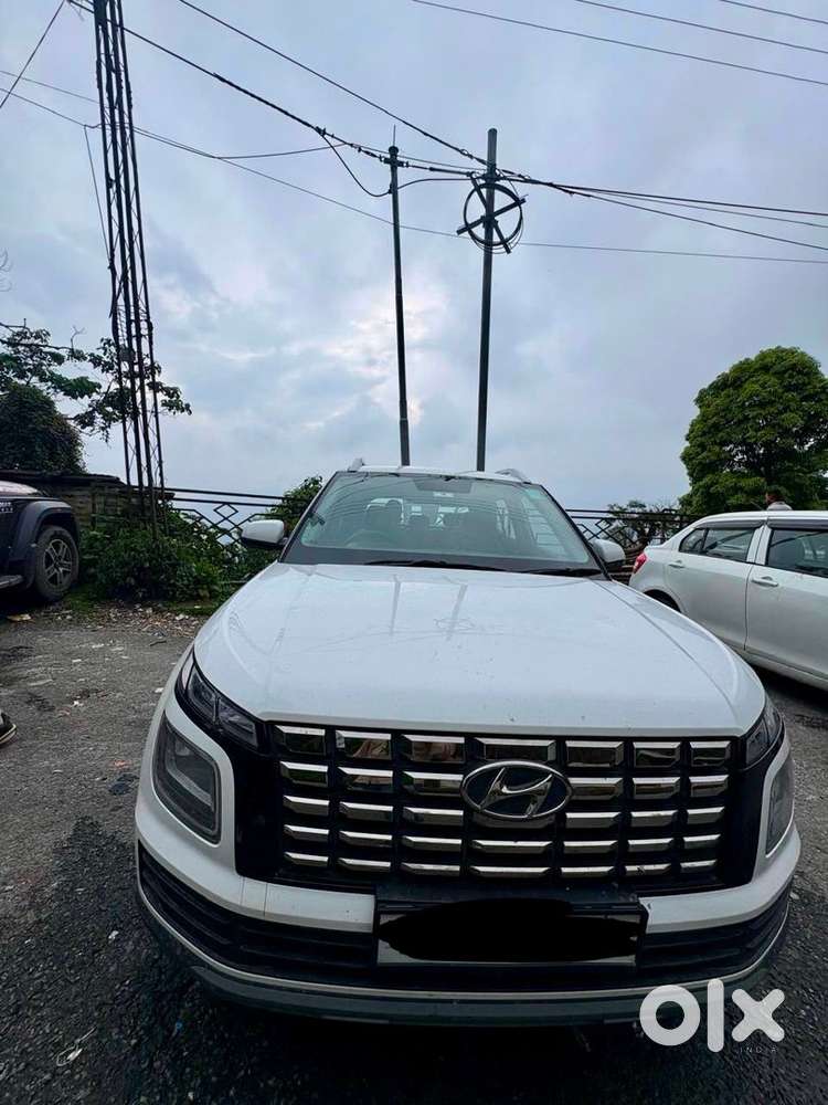 Hyundai Venue Petrol 16000 Km Driven