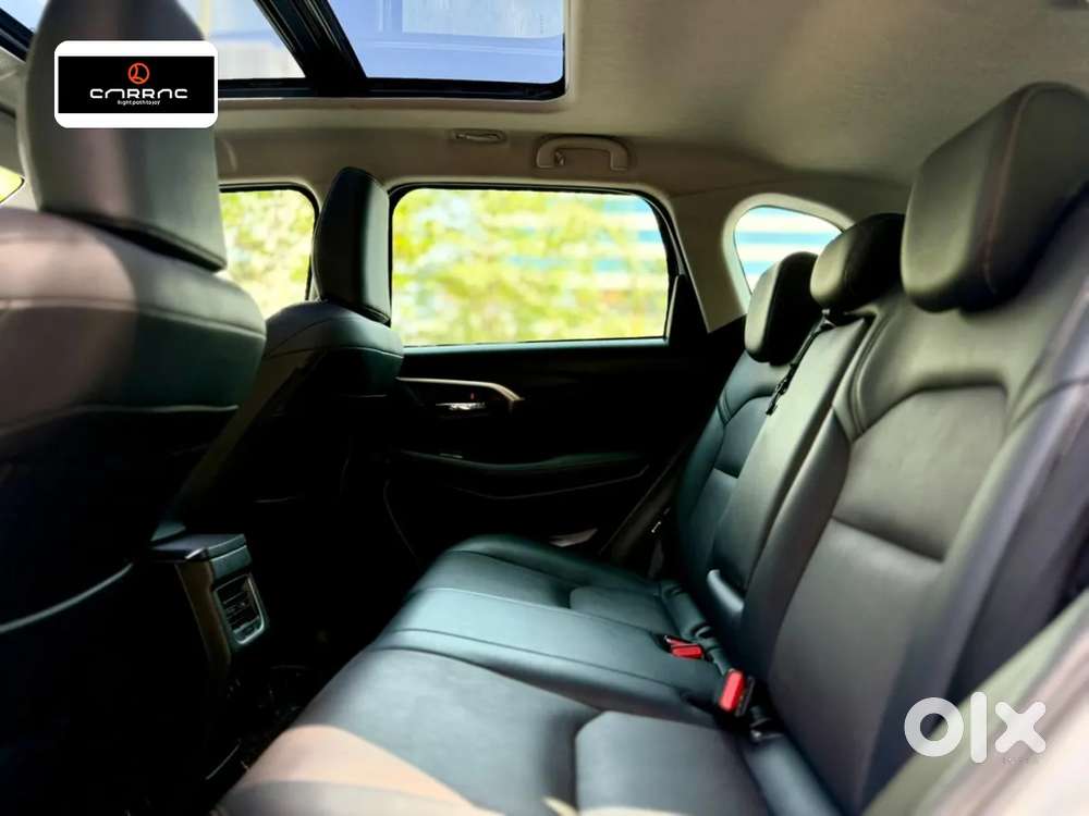 Maruti Suzuki Grand Vitara 1.5 Alpha Plus Intelligent Hybrid Ecvt, 2..