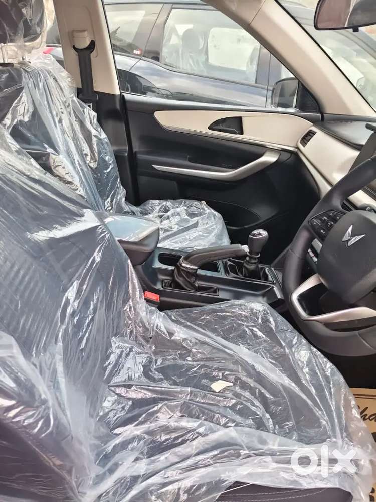 Xuv700 Mx E 7str Diesel