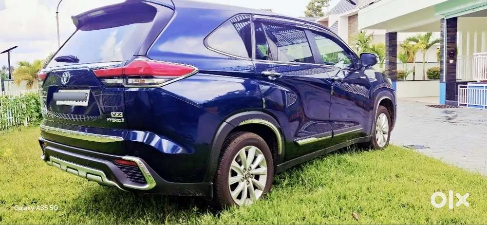 Toyota Innova Hycross 2024 Petrol Well Maintained