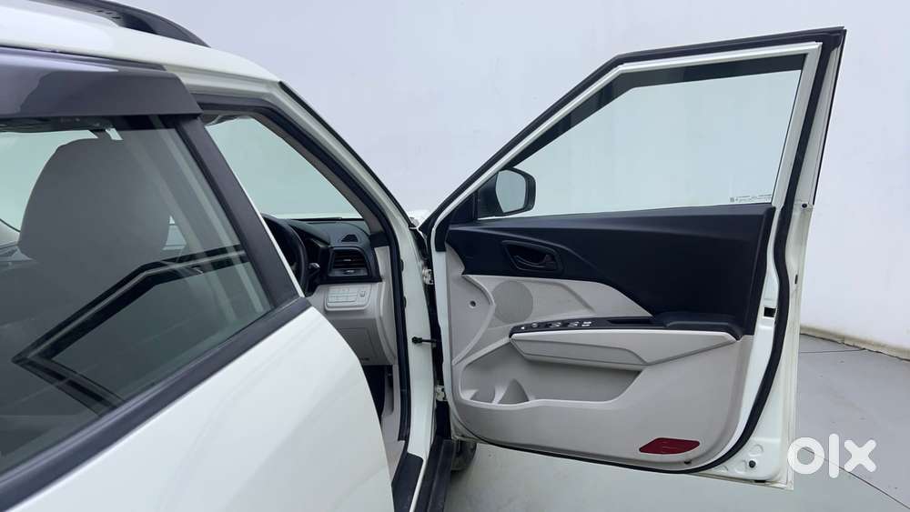 Mahindra Xuv300 1.2 W6 Amt Petrol, 2021, Petrol