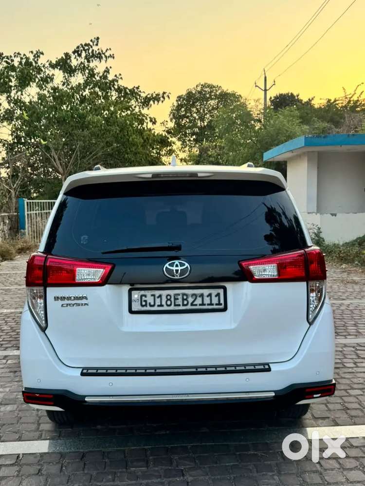 Innova Crysta 2023