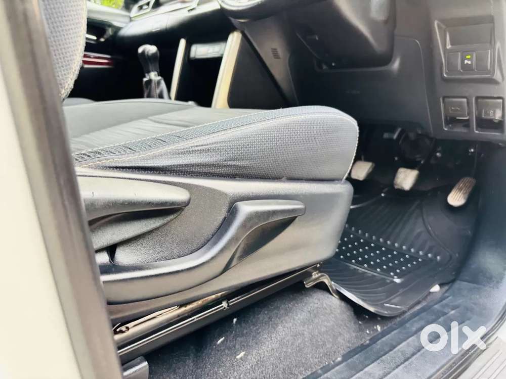 Toyota Innova Crysta [2020-ongoing] 2.4 Vx 7 Str, 2017, Diesel