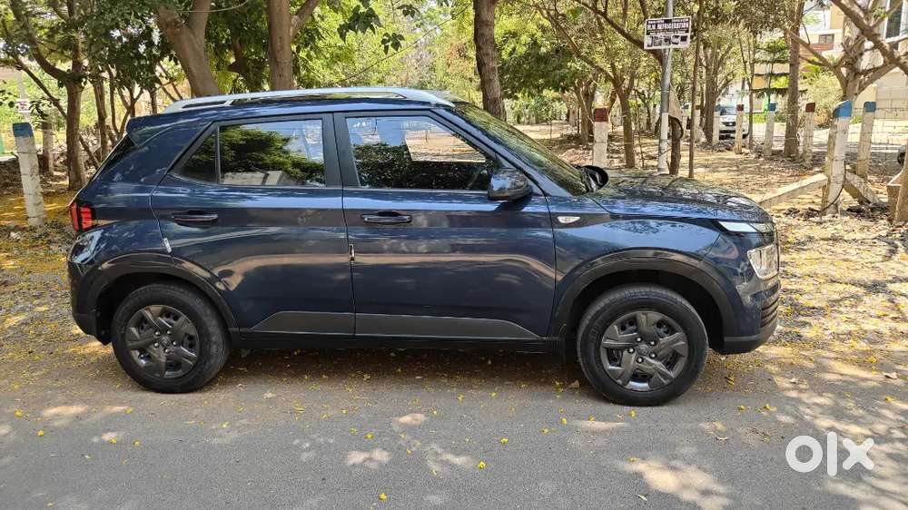 Hyundai Venue 2024 S(o) Petrol Manual  Excellent Condition  Insuranc
