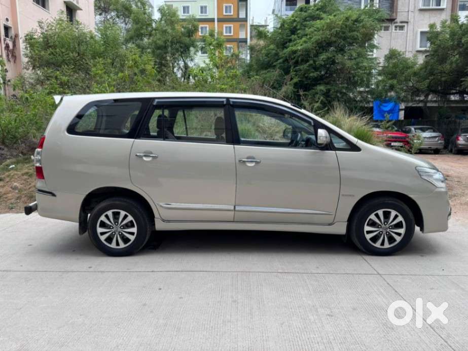 Toyota Innova 2.5 Vx 7 Seater Bs Iv, 2015, Diesel