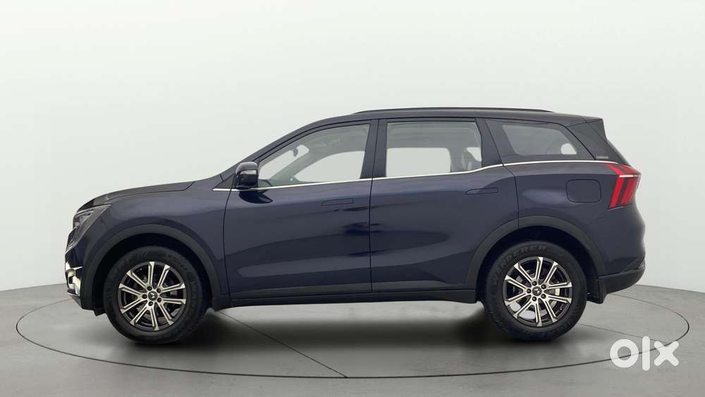 Mahindra Xuv700 2.0 Ax 7 Petrol Mt Str, 2023, Petrol
