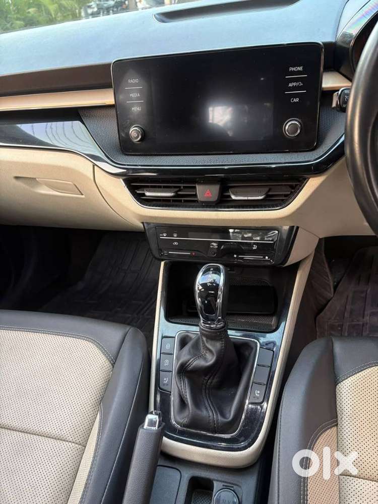 Skoda Slavia 1.0 Tsi Style At, 2023, Petrol