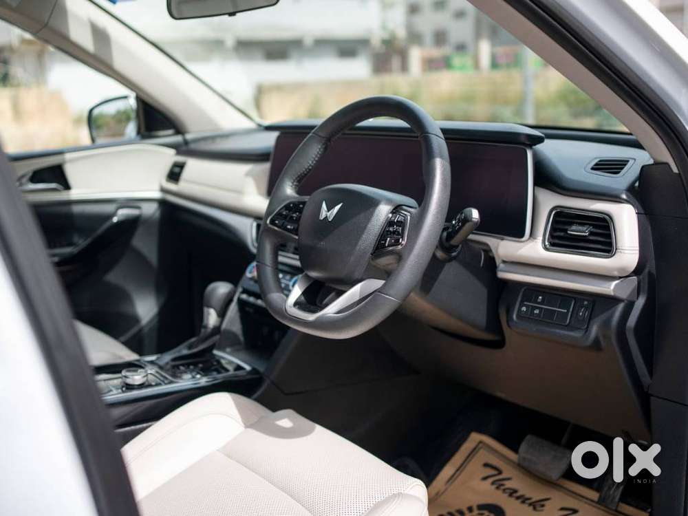 Mahindra Xuv700 2.0 Ax 7 Petrol At Luxury Pack Str, 2025, Petrol