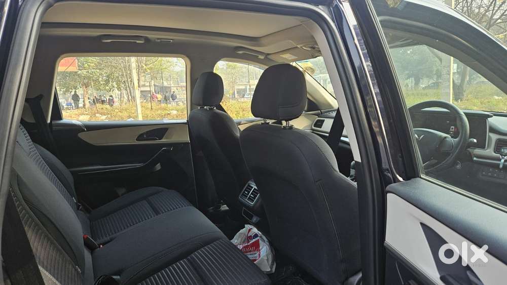 Mahindra Xuv700 2.2 Ax 5 Diesel At Str, 2023, Diesel