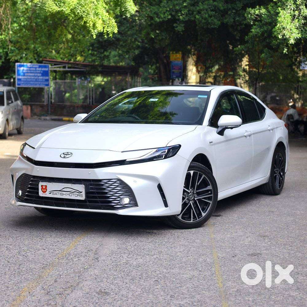 Toyota Camry Hybrid, 2026, Petrol
