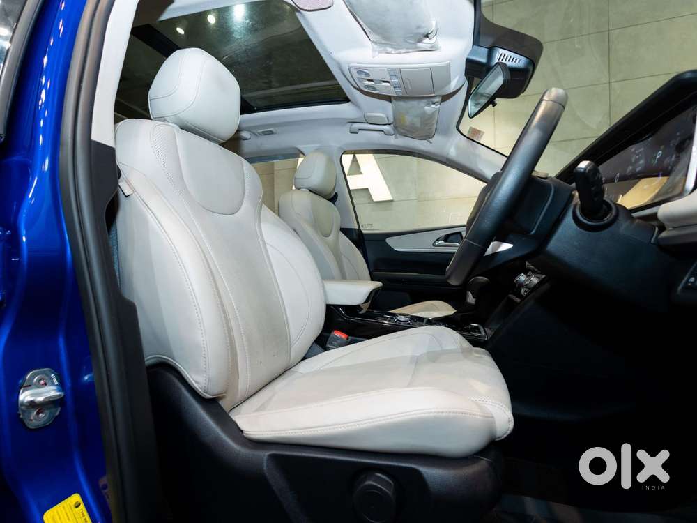 Mahindra Xuv700 2.2 Ax 7 Diesel At Luxury Pack Str, 2025, Diesel