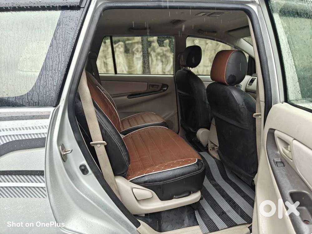 Toyota Innova 2009-2011 2.5 E 7 Str, 2010, Diesel