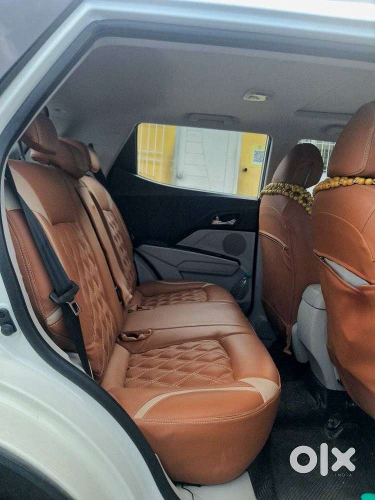 Mahindra Xuv300 W8 Option Dual Tone, 2023, Petrol