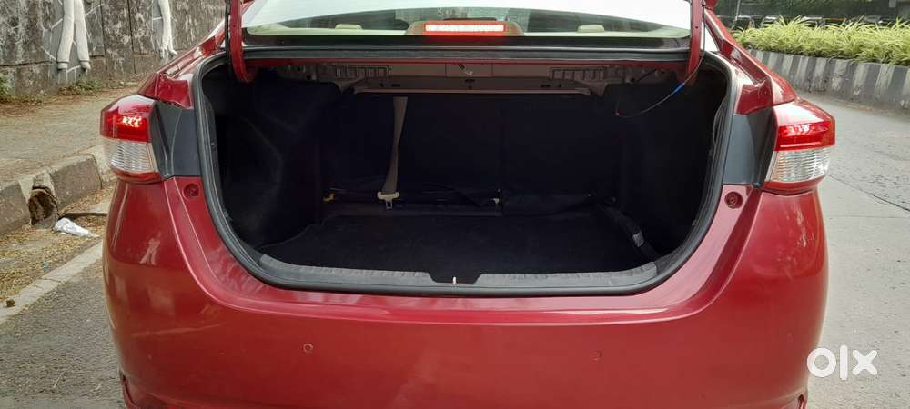 Toyota Yaris V Cvt, 2018, Petrol