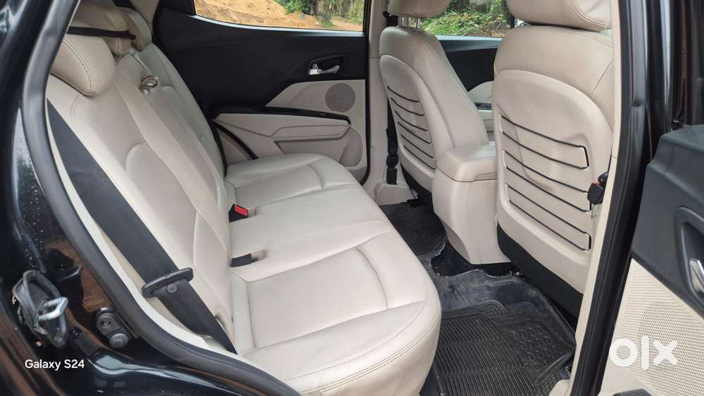 Mahindra Xuv300 W8 Option, 2019, Petrol