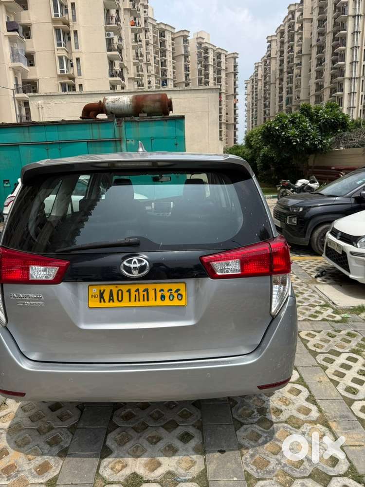 2023 Toyota Innova Crysta