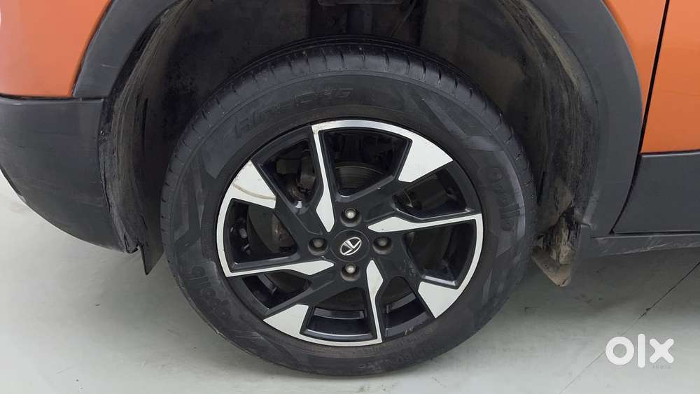 Tata Punch 1.2 Revotron Creative Amt Dual Tone, 2022, Petrol