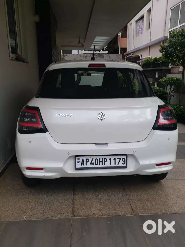 Maruti Suzuki Swift 2025 August  Petrol 6000 Km Driven Ags