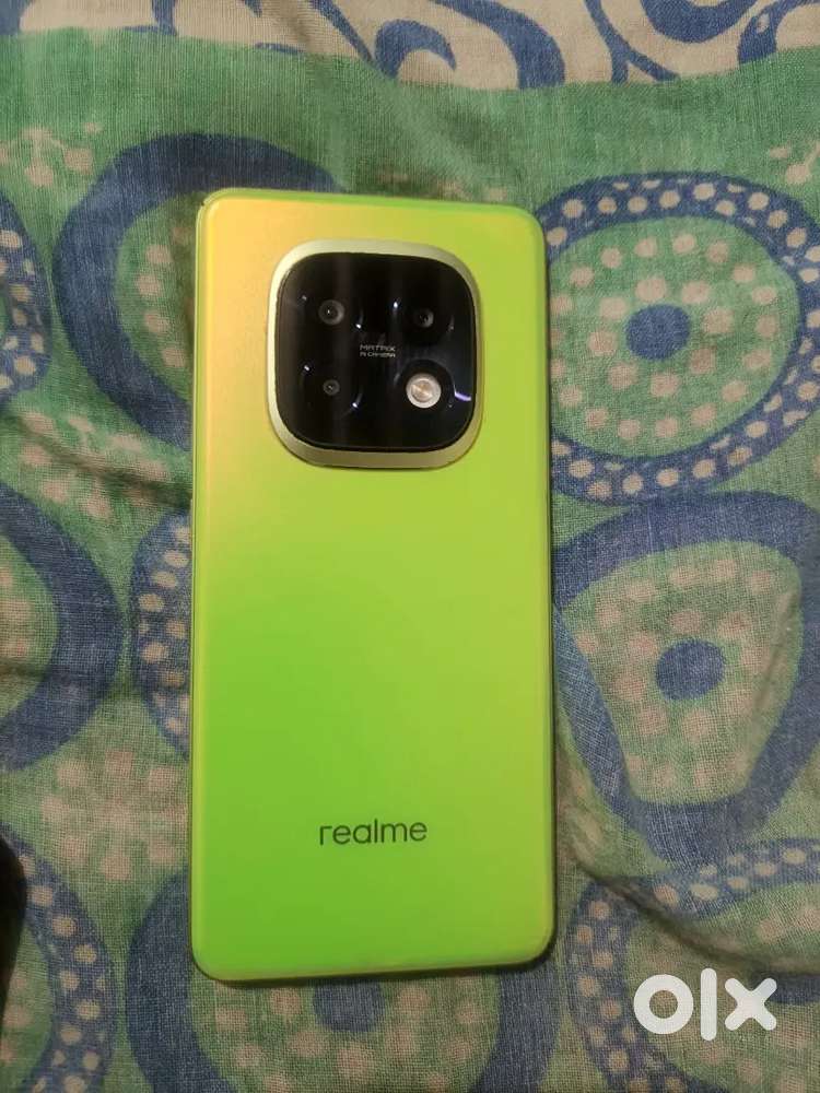 Realme narzo 70 tarbo 12 256 or ek or hai moto g57 power 8 128 6 month