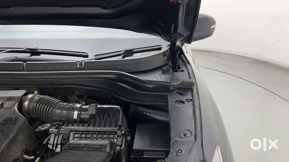 Mahindra Xuv700 2.0 Ax 5 Petrol Mt 7 Str, 2024, Petrol