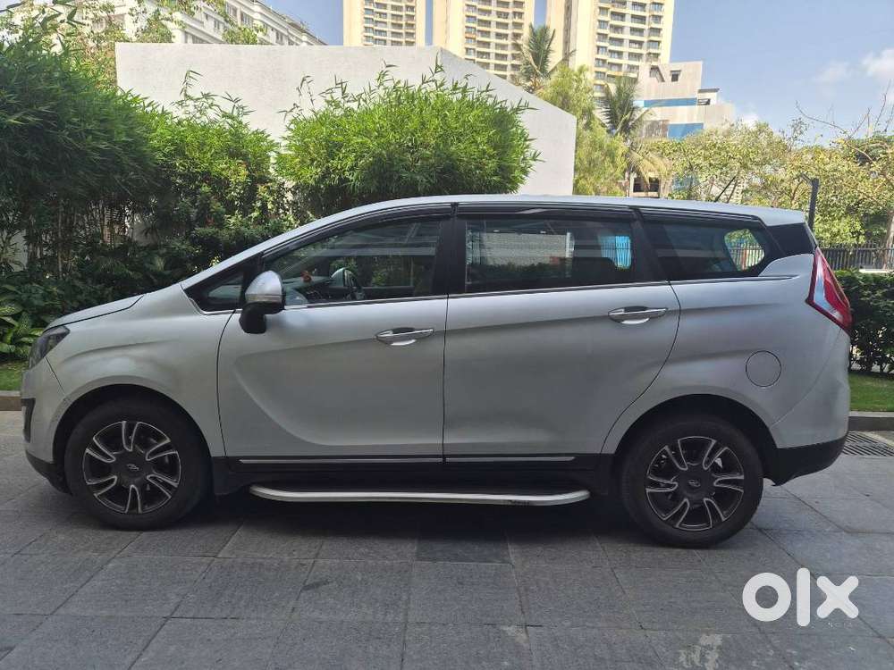 Selling Silver 8 Seater Mahindra Marazzo M8