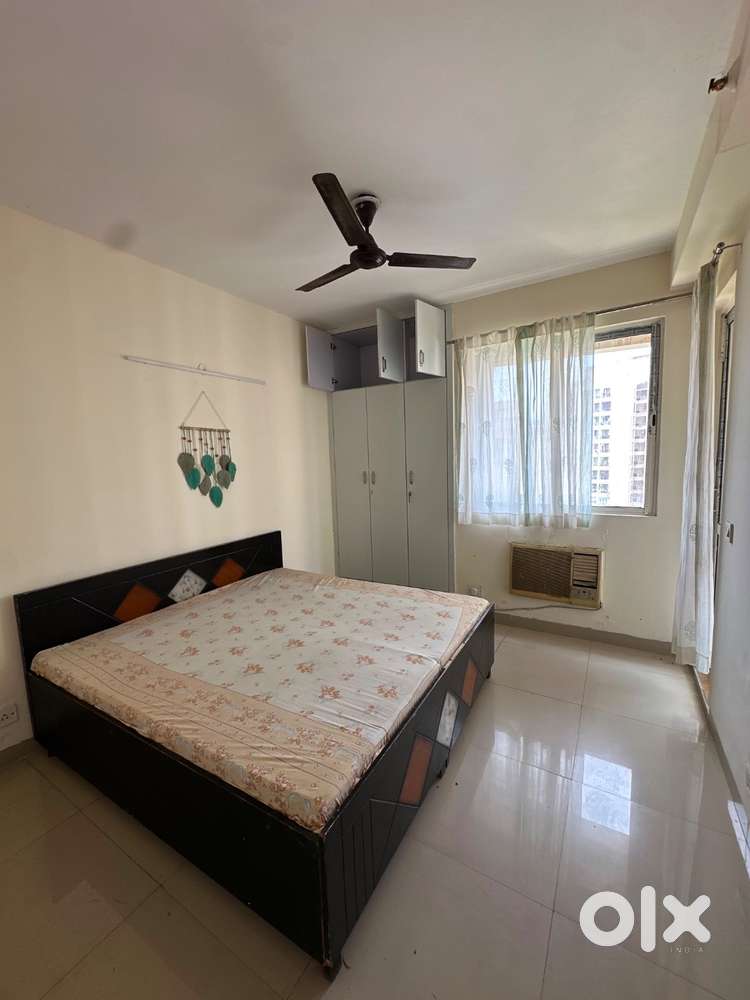 Preoccupied flat in jaypee kosmos in 2bhk