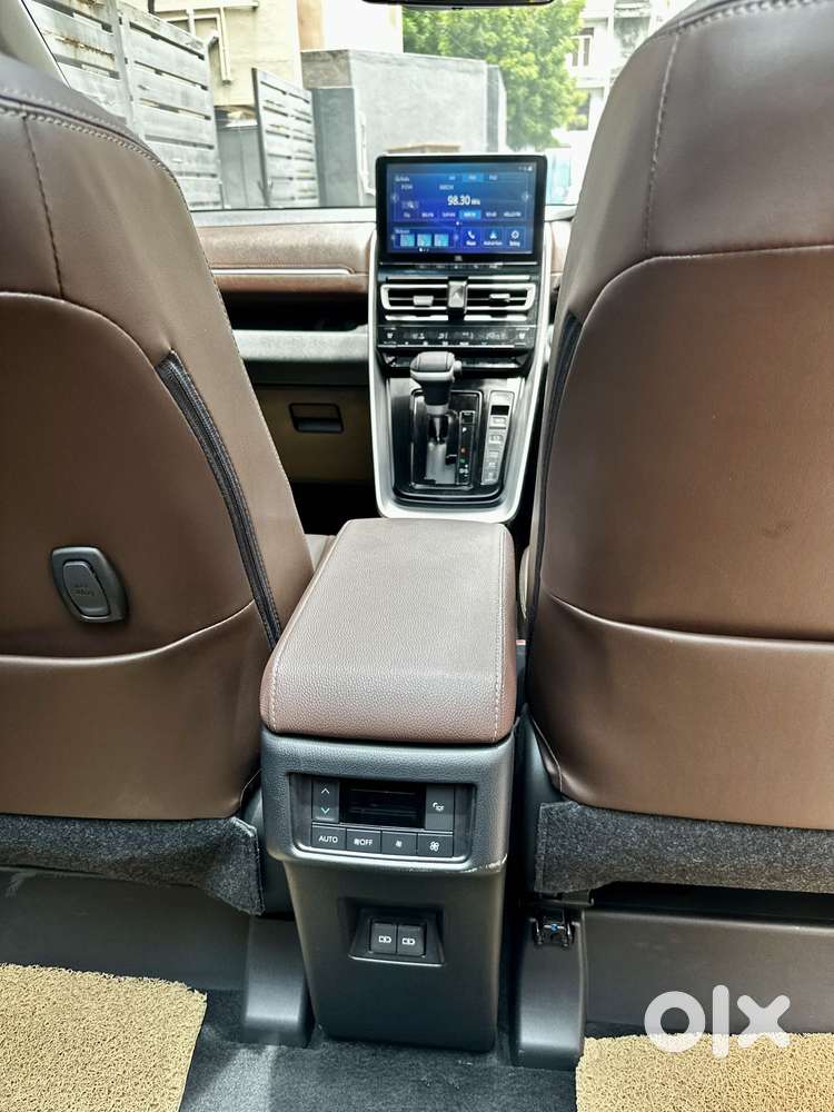 Toyota Innova Hycross 2.0 Zx (o) Hybrid 7 Str, 2025, Petrol