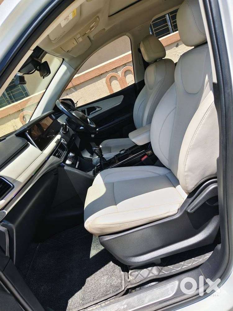 Mahindra Xuv700 2.2 Ax 7 Diesel Mt Luxury Pack Str, 2025, Diesel